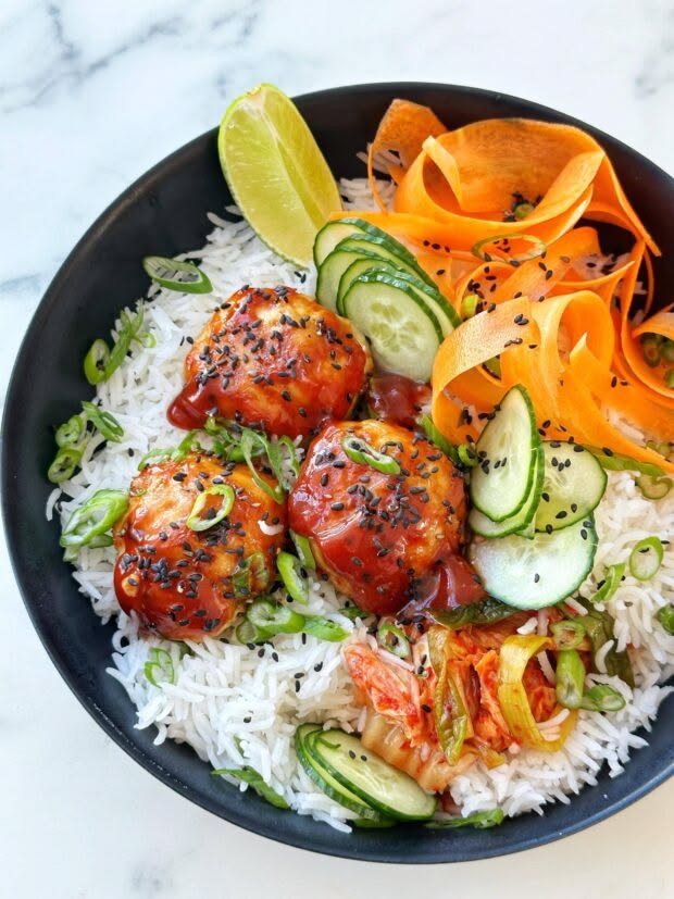 Sesame Chicken Meatball Bowl untuk Menu Mingguan